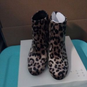 New w/original box leopard print ankle booties